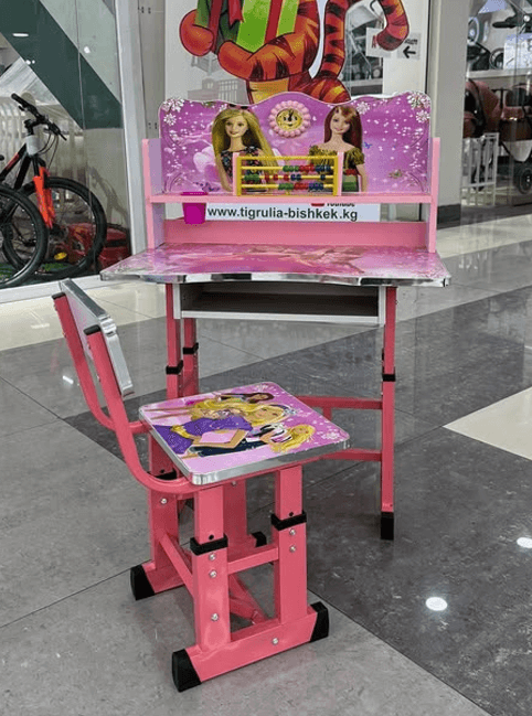 Парта «растущая» для девочки с рисунком барби.