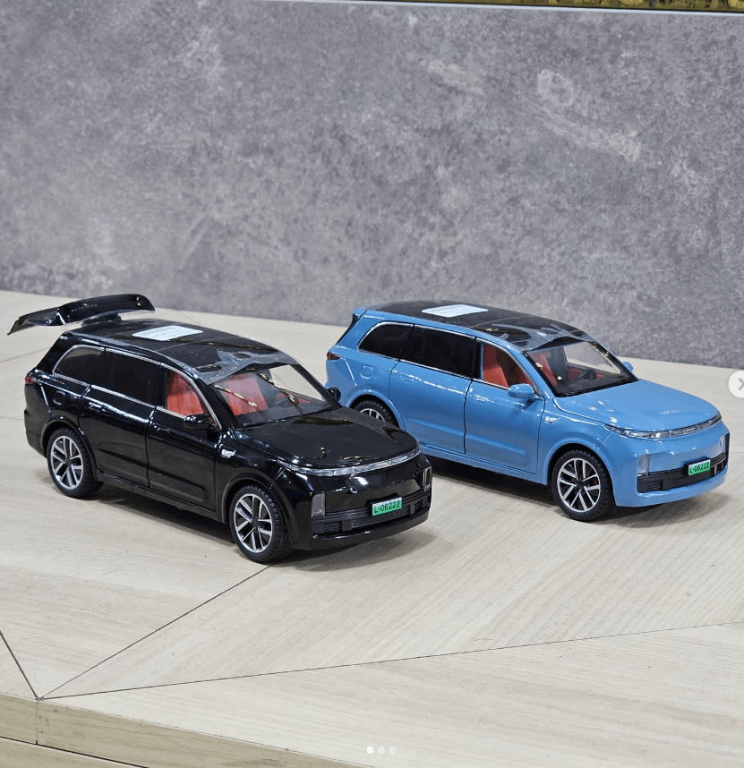 Металлическая машина игрушечная