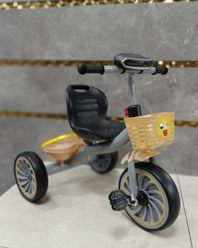 Велосипед детский трехколесный со смайликом