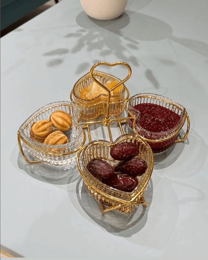 Менажница стеклянная в виде сердечек