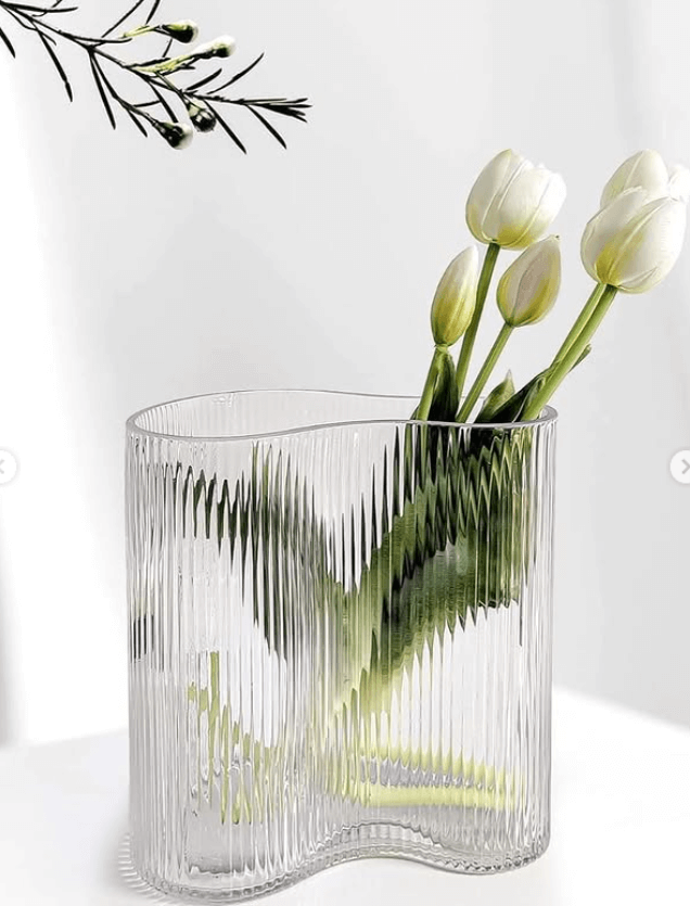 Ваза фигурной формы из рифленого стекла 19*21см