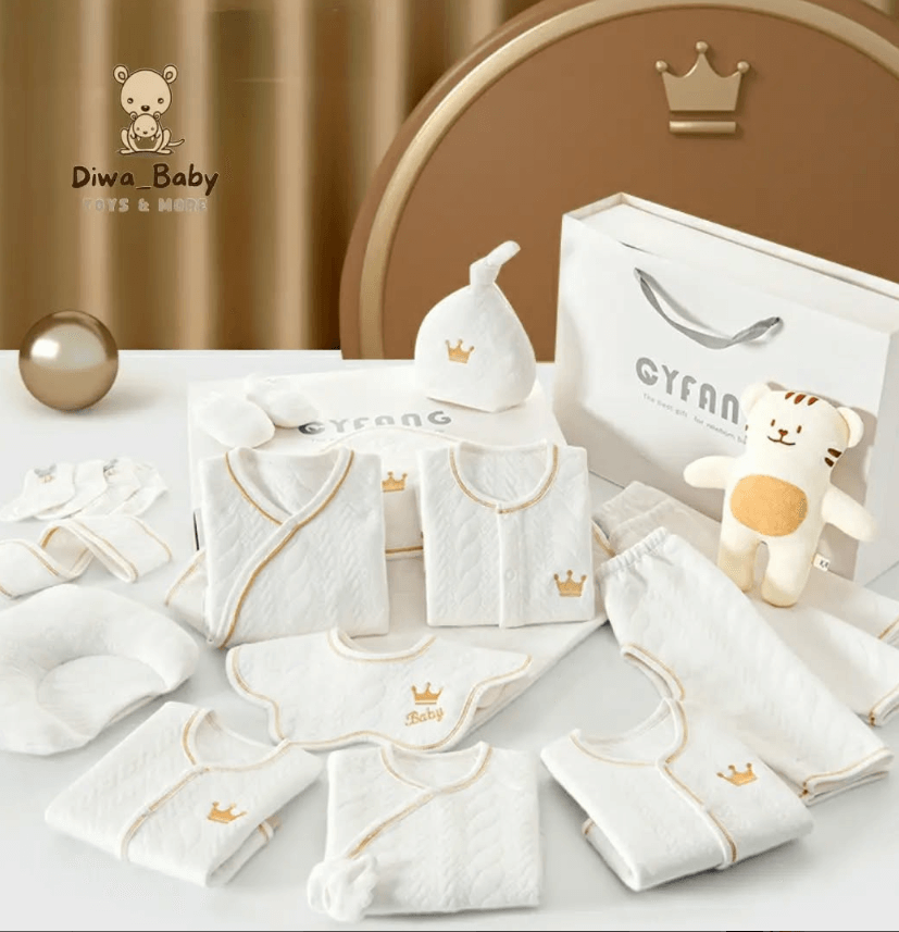 Набор для новорожденных 20 предметов белый с короной