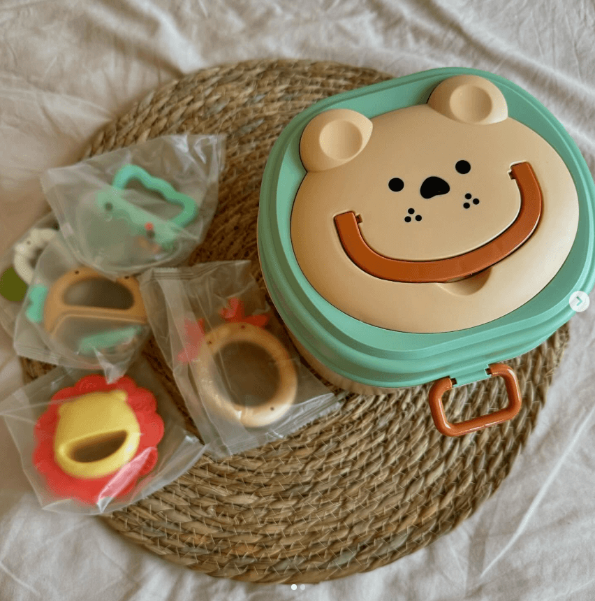 Набор погремушек и грызунков в контейнере 10 шт