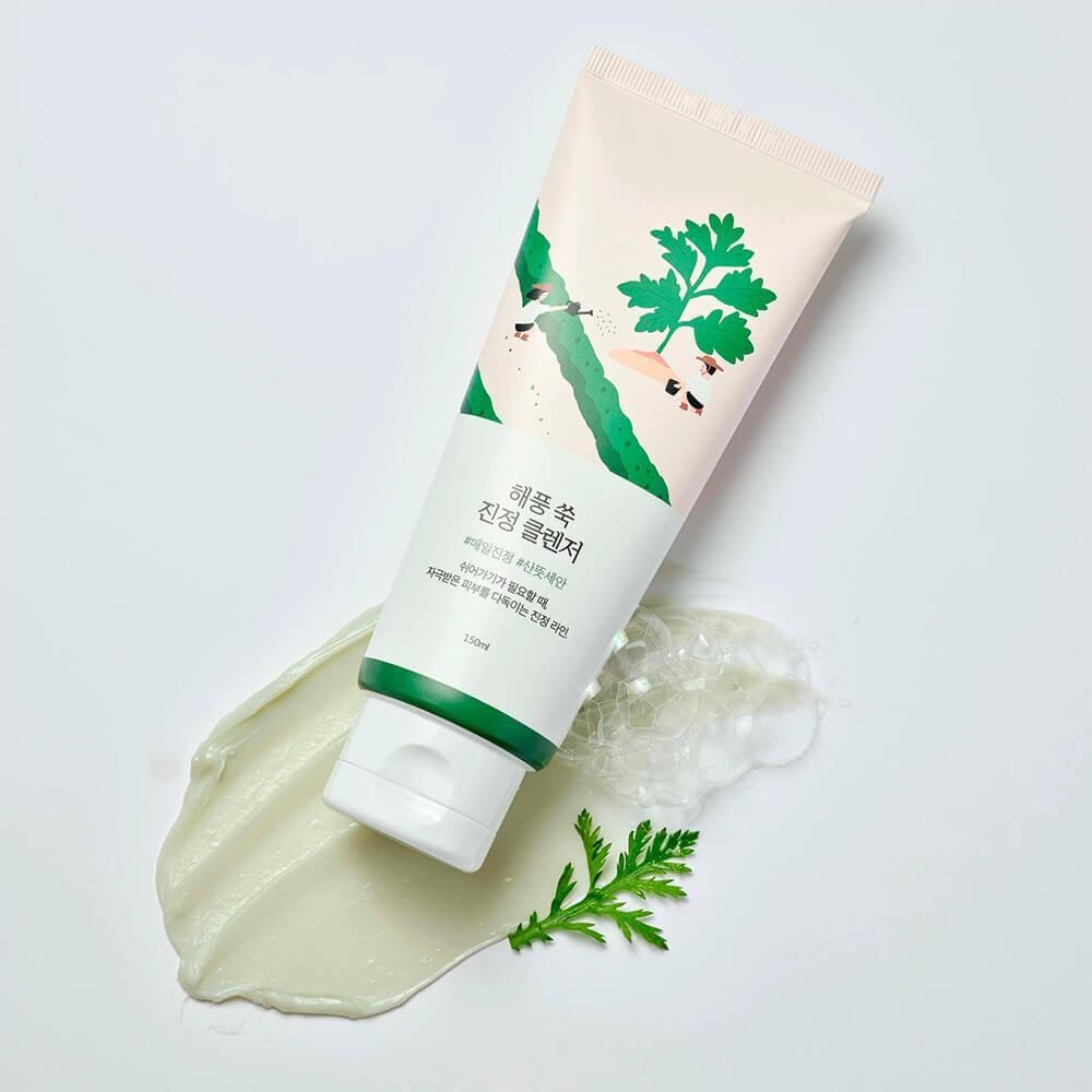 Успокаивающая пенка для умывания с полынью Round Lab Mugwort Calming Cleanser 150 мл