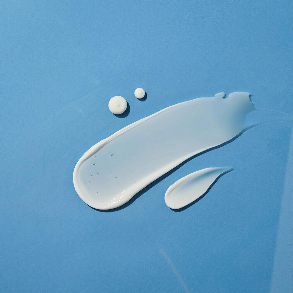 Солнцезащитный крем для проблемной кожи с морской водой Round Lab 1025 Dokdo Sunscreen SPF50+ PA++++ 50мл