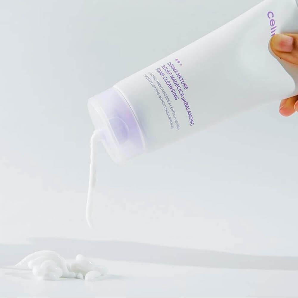 Слабокислотная очищающая пенка Celimax Derma Nature Relief Madecica pH Balancing Foam Cleansing 150мл