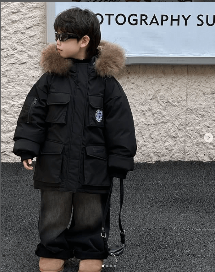 Куртка для мальчика черная с мехом на капюшоне