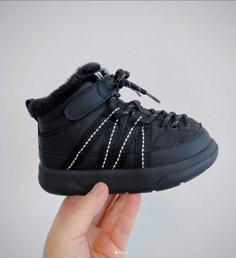 Спортивные ботинки детские на завязках и липучке черный