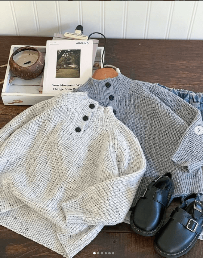 Свитер вязанный детский с пуговицами на воротнике