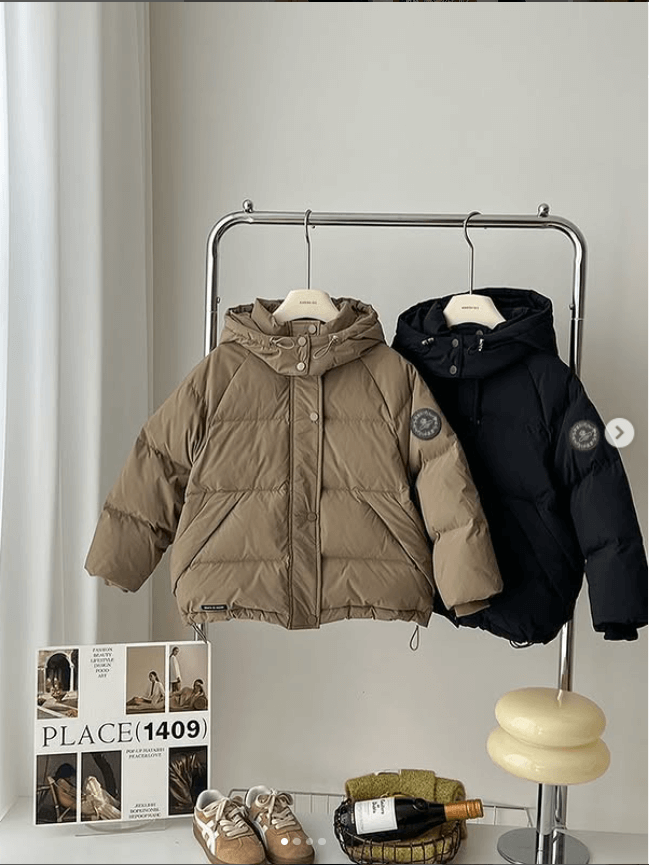 Куртка детская однотонная с капюшоном и прорезными кармашками