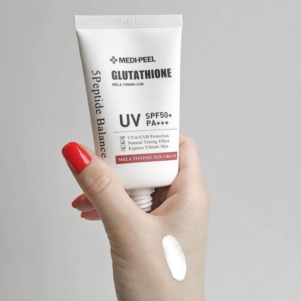 Санскрин с глутатионом Medi-Peel Bio-Intense Glutathione Mela Toning Sun Cream SPF50+ PA++++  50мл