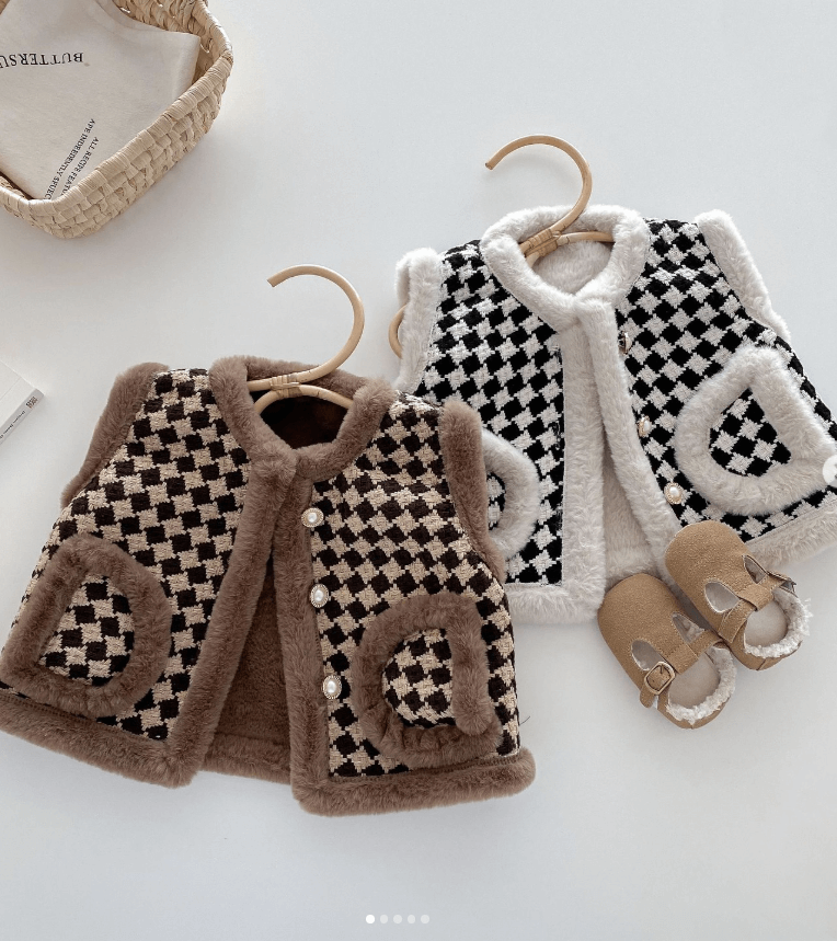 Жилетка детская с кармашками теплая