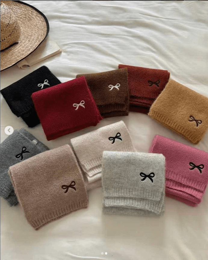 Шарф для девочки теплый с вышитым бантиком