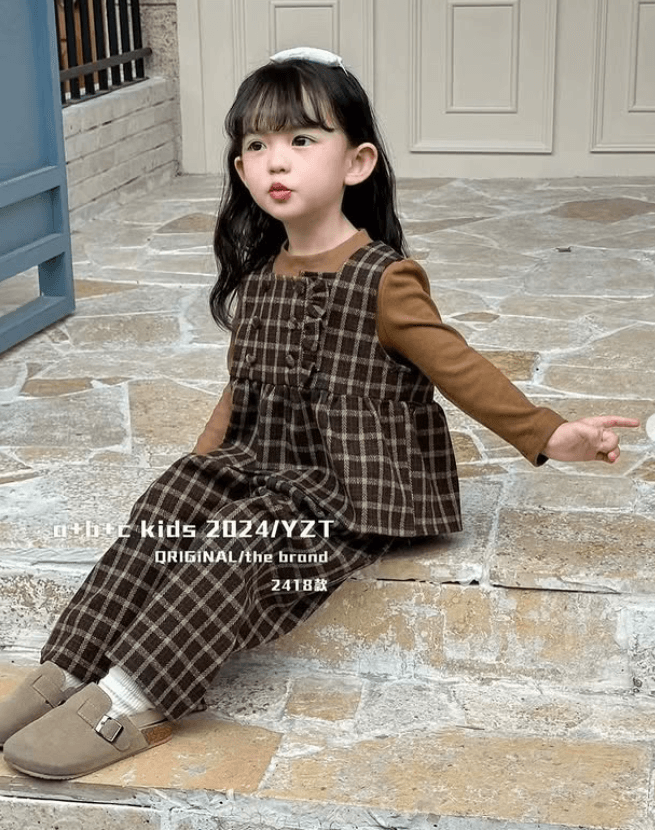 Костюм тройка для девочки коричневый в клетку