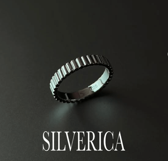 Геометричное серебряное кольцо без камней / Ощути магию минимализма