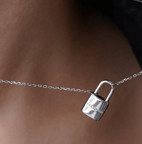 Минималистичная подвеска-замок /Длина 45+5 (что позволяет носить парням и девушкам )