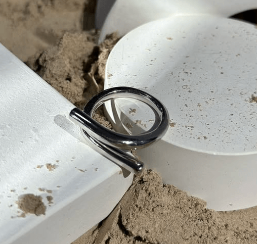 Объемное и очень стильное кольцо / Серебро 925 пробы