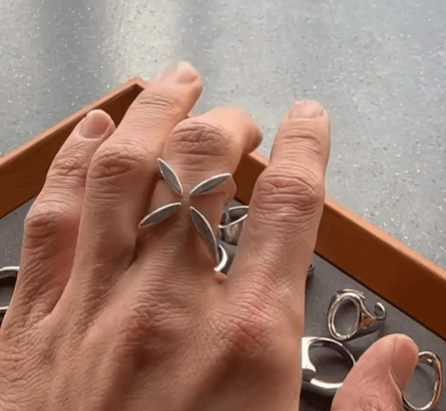 Уникальное кольцо из серебро 925 пробы /  прекрасный  подарок на день рождения