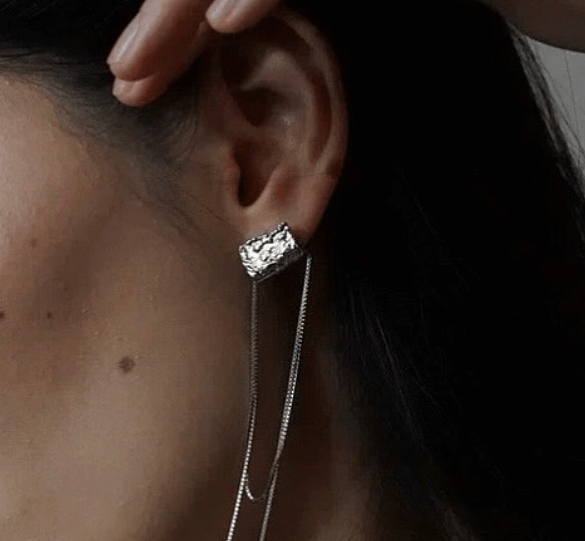 Серебряное украшение сережки Асимметрия / Серебро 925 пробы