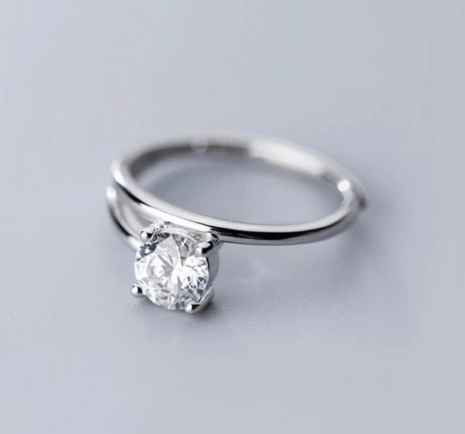 Кольцо из Серебра / Кольцо с цирконом, станет вашим любимым / Серебро 925 пробы