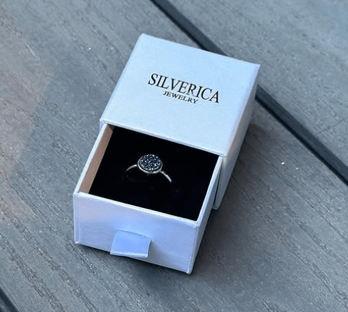 Серебряное украшение кольцо с синим кварцем / Серебро 925 пробы.