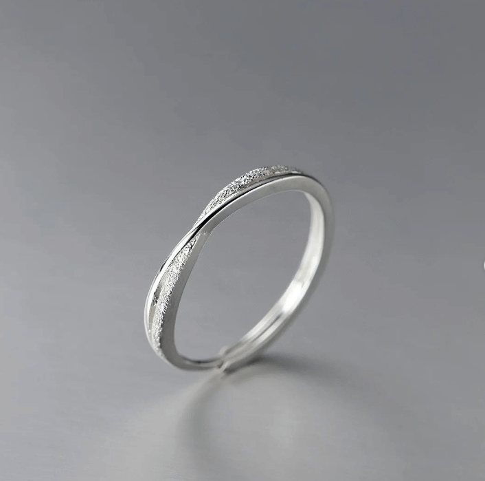 Кольцо серебряное с матовой вставкой / Серебро 925 пробы