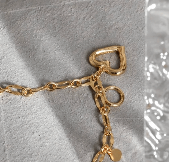 Акцентное ожерелье «L.O.V.E” / Серебро 925 пробы / подвескf в форме сердца