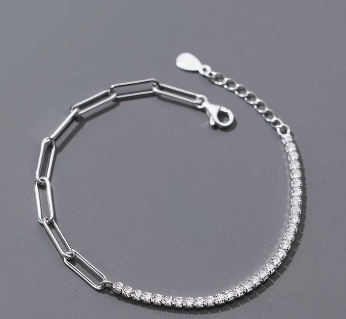 Асимметричный браслет из серебра / Серебро 925 пробы.