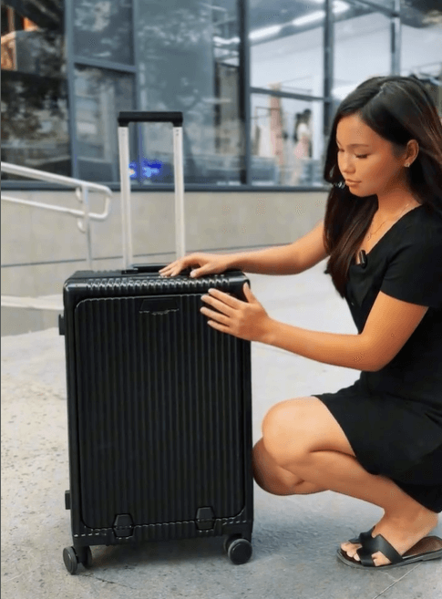 Чемодан с отсеком быстрого доступа цвет черный