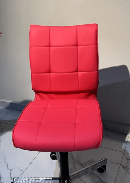 Кресло офисное цвет розовый