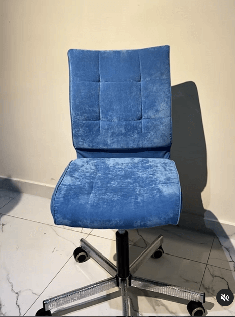 Кресло офисное цвет небесно-голубой