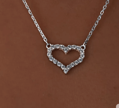Колье на шеюСеребро 925 пробы, цирконы , цепочка с подвеской сердце / Серебро 925 пробы, цирконы