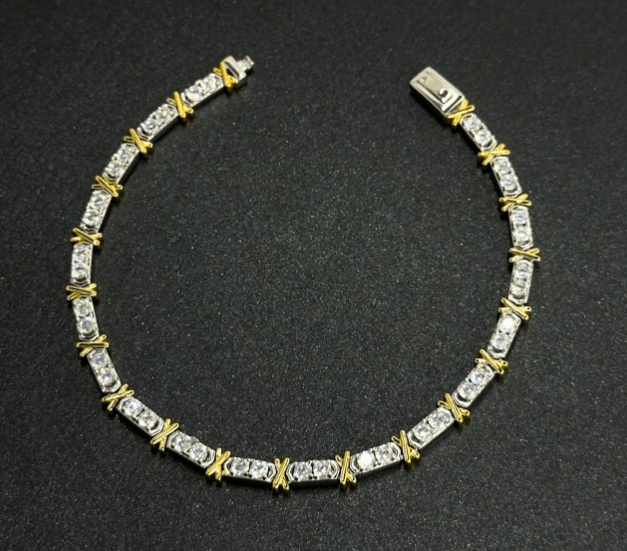 Браслет Роскошный и очень добротный браслет / Камни цирконы💎 Удобная застежка / Серебро,позолота