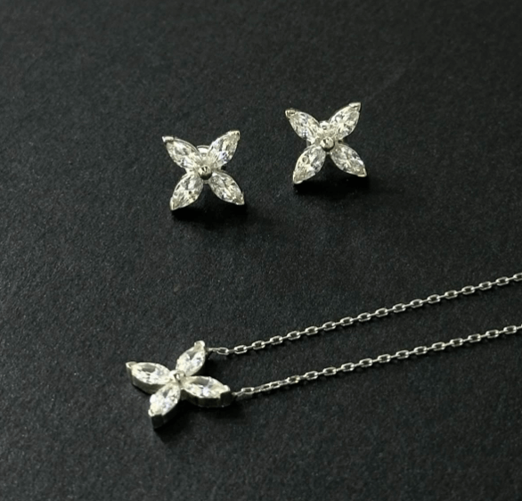 Комплекты ювелирных изделий из муассанита с бабочками  / Серебро 925,цирконы