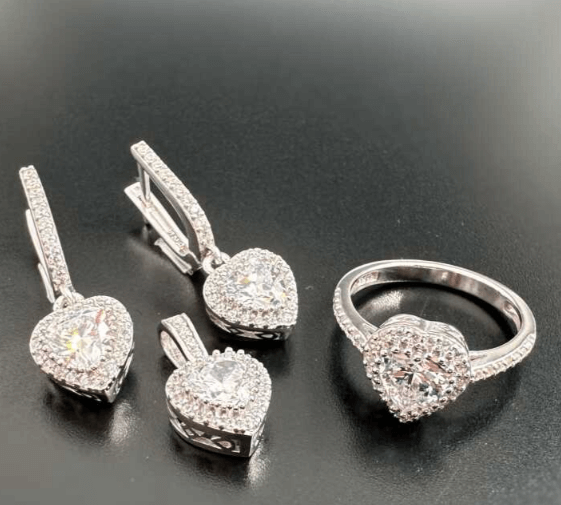 ЖЕНСКИЙ НАБОР С КАМЕНЕМ СЕРДЦЕ ЦИРКОН