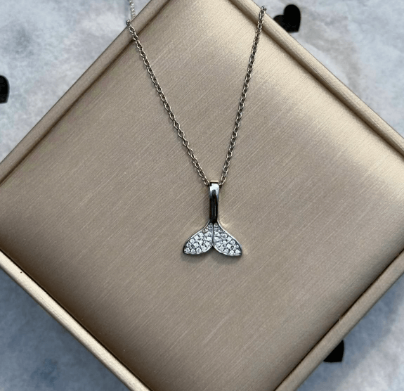 Очень красивое и необычное колье хвост кита / Серебро 925 пробы,цирконы