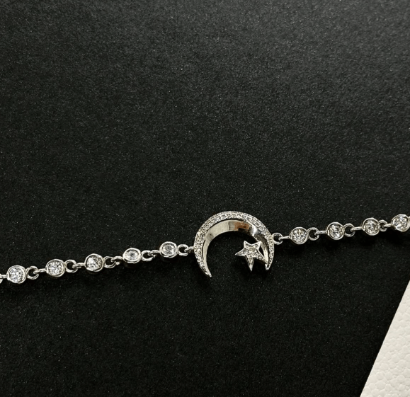 Браслет с полумесяцем и звездой / Серебро 925,украшен цирконами