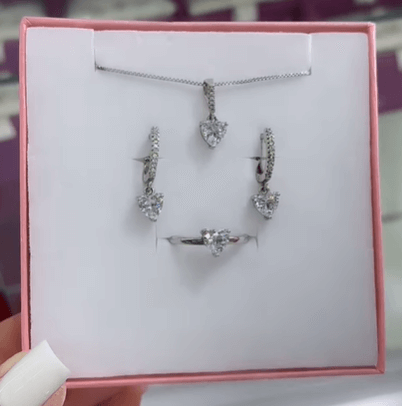 Серебряный комлект серьги, кольцо и подвеска с фианитами "Изысканность"