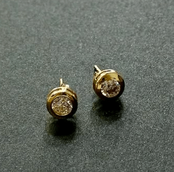 Гвоздики из золота с прозрачным камнем / ЗОЛОТО 585 пробы