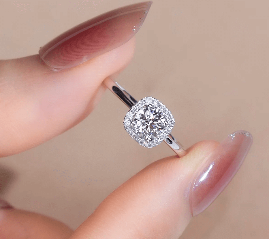 Ювелирные изделия кольцо с круглым камнем