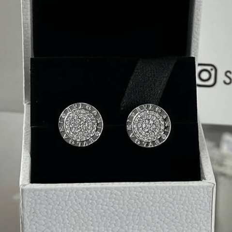 Очень стильные и красивые серьги-гвоздики / Серебро 925,цирконы