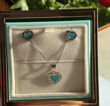 Набор из гвоздиков и колье / Серебро 925