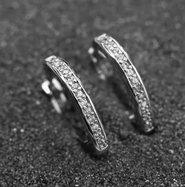 Какая красота у нас в наличии-серьги конго небольшого размера