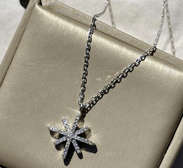 Колье в виде снежинки /  Серебро 925 пробы💎камни цирконы