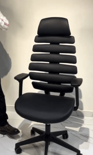 Кресло офисное цвет черный