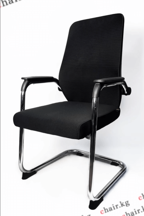 Стул офисный черный