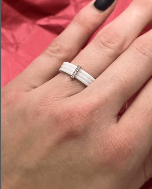 Кольцо из керамики с золотой и натуральными бриллиантами