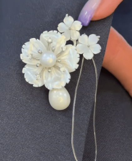 Серебряная брошь с перламутром