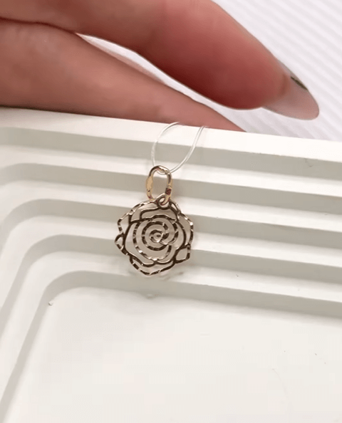 Золотая подвеска Роза из красного золота