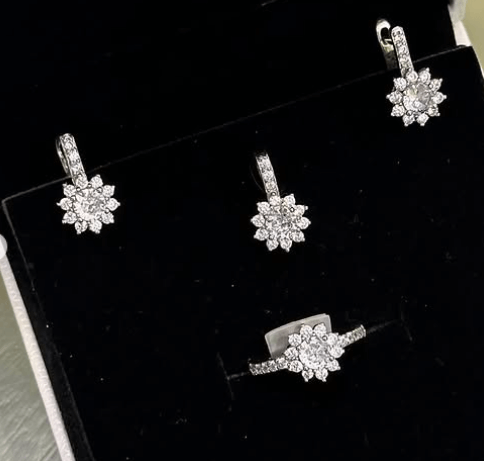 Шикарный набор из серебра с прозрачными камнями / Наборы из серебра 925 пробы